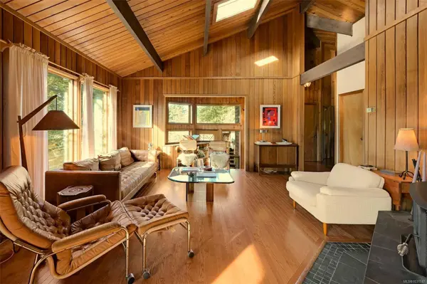 6587 West Saanich Rd, Central Saanich, BC V8M 1W8