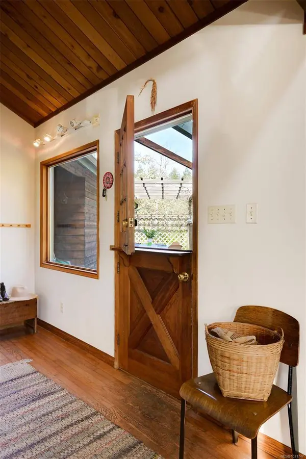 6587 West Saanich Rd, Central Saanich, BC V8M 1W8