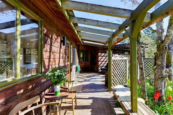 6587 West Saanich Rd, Central Saanich, BC V8M 1W8