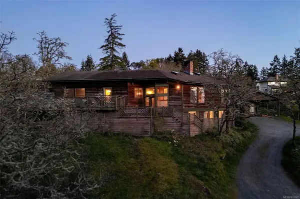 6587 West Saanich Rd, Central Saanich, BC V8M 1W8