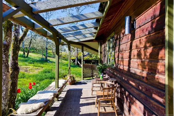 6587 West Saanich Rd, Central Saanich, BC V8M 1W8