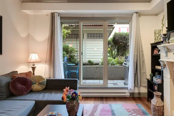 1620 McKenzie Ave #204, Saanich, BC V8N 0A1