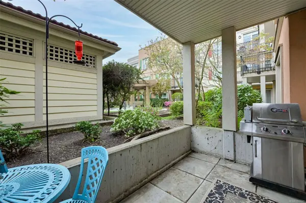 1620 McKenzie Ave #204, Saanich, BC V8N 0A1