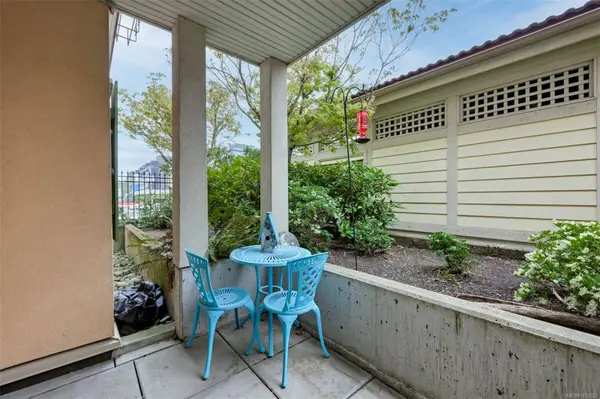 1620 McKenzie Ave #204, Saanich, BC V8N 0A1