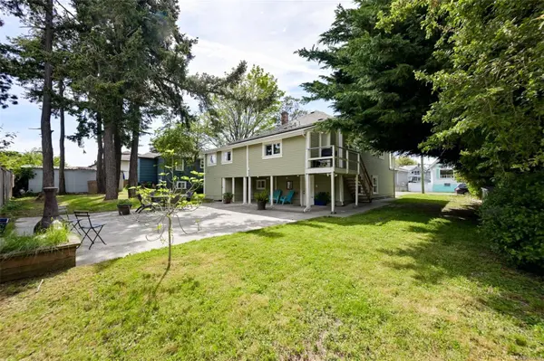 3091 Carroll St, Victoria, BC V9A 1R1