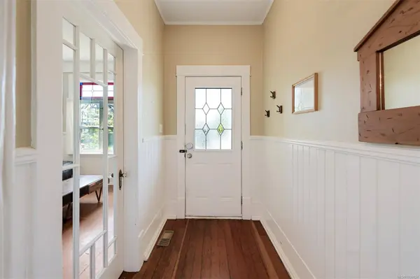 3091 Carroll St, Victoria, BC V9A 1R1