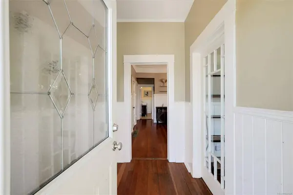 3091 Carroll St, Victoria, BC V9A 1R1