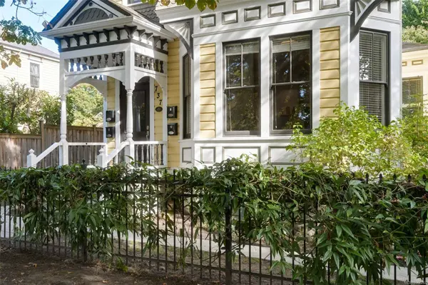 737 Vancouver St, Victoria, BC V8V 3V4
