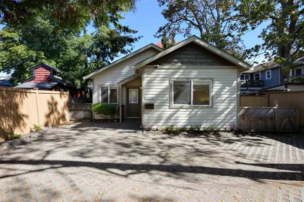 2563 Shelbourne St, Victoria, BC V8R 4L7
