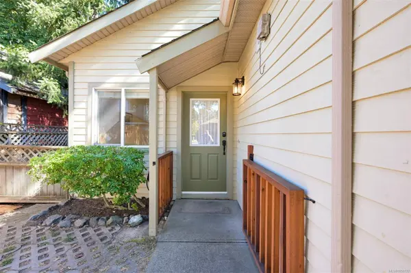 2563 Shelbourne St, Victoria, BC V8R 4L7