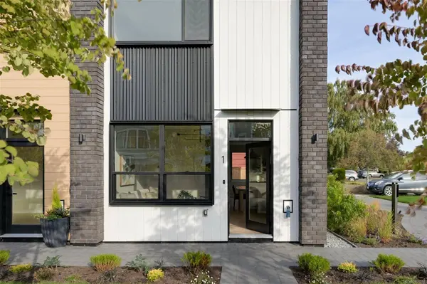 2100 Allenby St ##2, Oak Bay, BC V8R 3C3