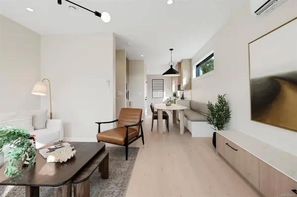 2100 Allenby St ##2, Oak Bay, BC V8R 3C3
