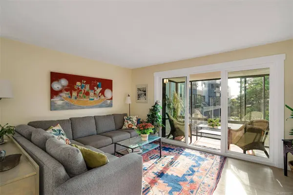 1433 Faircliff LN ##416, Victoria, BC V8S 3J6