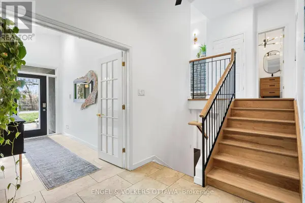 1926 RIDEAU GARDEN DRIVE, Ottawa, ON K1S1G6