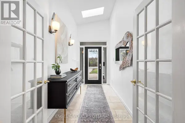 1926 RIDEAU GARDEN DRIVE, Ottawa, ON K1S1G6