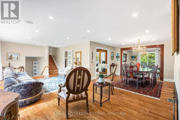 21 TIFFANY CRESCENT, Ottawa, ON K2K1W3