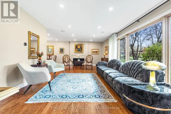 21 TIFFANY CRESCENT, Ottawa, ON K2K1W3