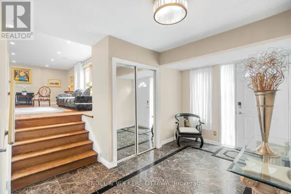 21 TIFFANY CRESCENT, Ottawa, ON K2K1W3