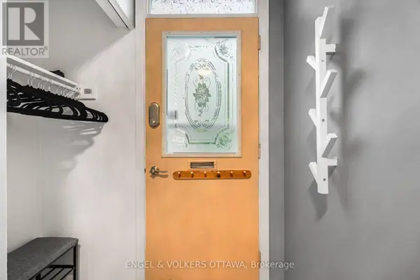 10 ESTELLE CRESCENT, Ottawa, ON K2H5X1
