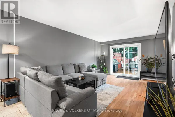 10 ESTELLE CRESCENT, Ottawa, ON K2H5X1