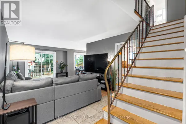 10 ESTELLE CRESCENT, Ottawa, ON K2H5X1