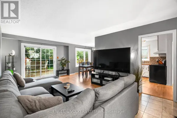 10 ESTELLE CRESCENT, Ottawa, ON K2H5X1