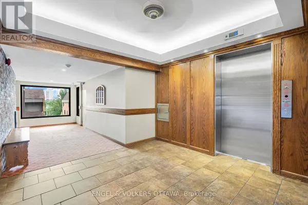 135 Springfield RD #5, Ottawa, ON K1M1C5