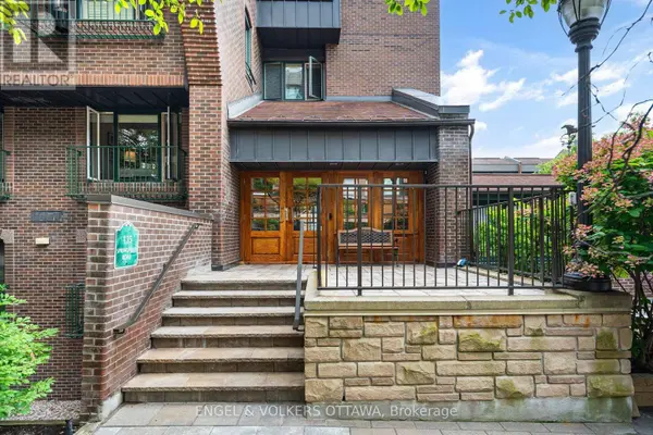 135 Springfield RD #5, Ottawa, ON K1M1C5