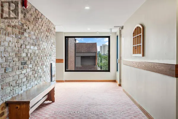135 Springfield RD #5, Ottawa, ON K1M1C5