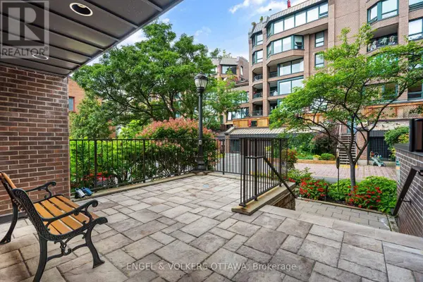 135 Springfield RD #5, Ottawa, ON K1M1C5