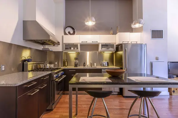 88 Kingston St #2D, Boston, MA 02111