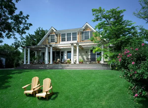 feature image of Overpriced Homes Sit. Strategic pricing sells.