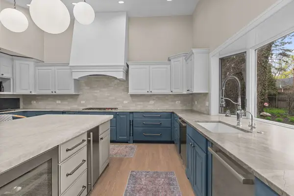 20 Colony LN, Deerfield, IL 60015