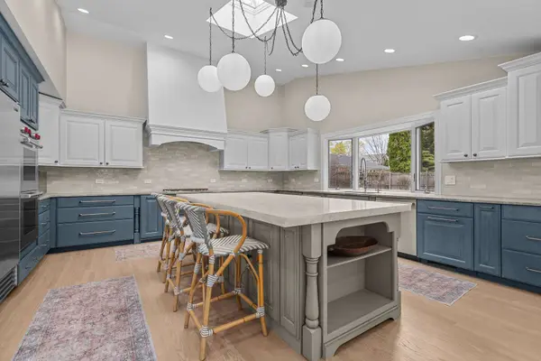 20 Colony LN, Deerfield, IL 60015