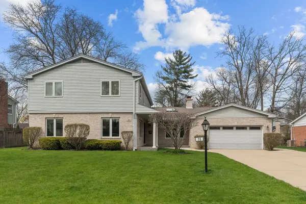 20 Colony LN, Deerfield, IL 60015