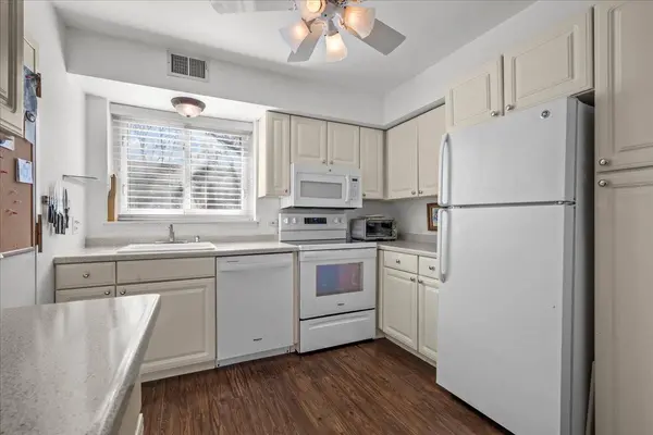 429 Elm ST #5J, Deerfield, IL 60015