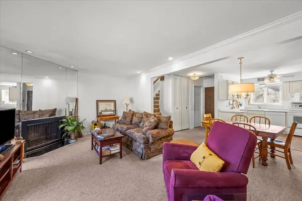 429 Elm ST #5J, Deerfield, IL 60015