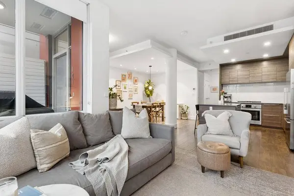 1550 Fern ST, North Vancouver, BC V7J 0A9