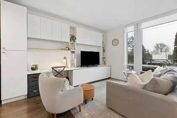 1550 Fern ST, North Vancouver, BC V7J 0A9