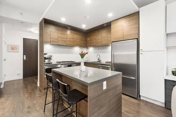 1550 Fern ST, North Vancouver, BC V7J 0A9