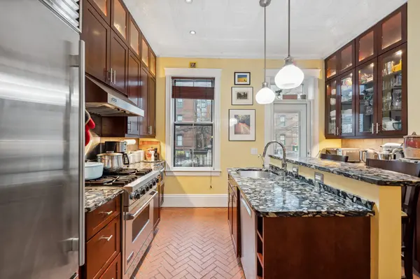 98 E Brookline St #1, Boston, MA 02118-4526
