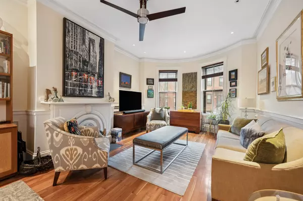 98 E Brookline St #1, Boston, MA 02118-4526