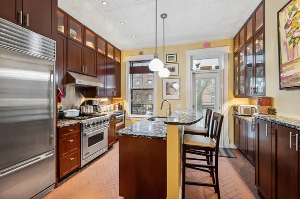 98 E Brookline St #1, Boston, MA 02118-4526