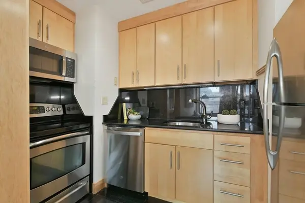 42-44 Beach St #8D, Boston, MA 02111