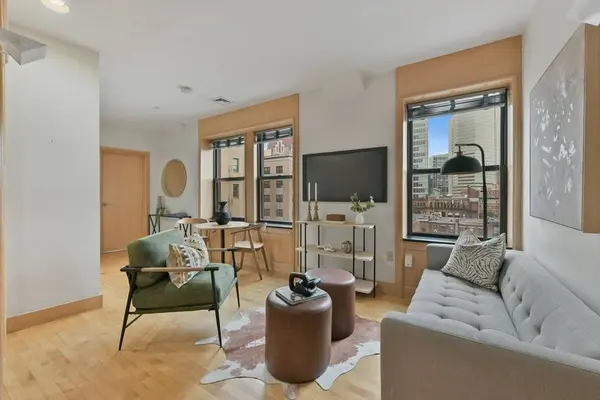 42-44 Beach St #8D, Boston, MA 02111