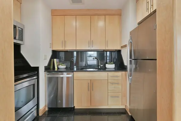 42-44 Beach St #8D, Boston, MA 02111