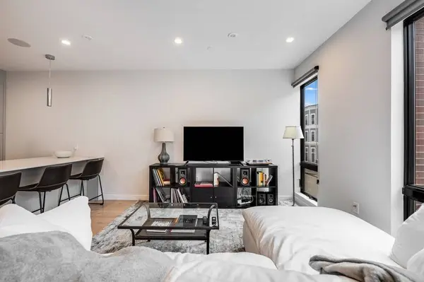 340 W 2nd St #3, Boston, MA 02127