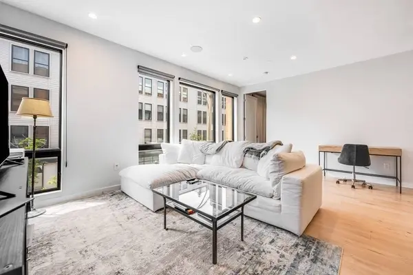 340 W 2nd St #3, Boston, MA 02127