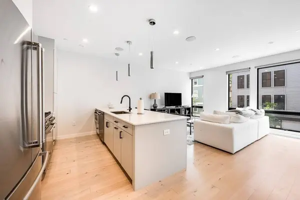 340 W 2nd St #3, Boston, MA 02127