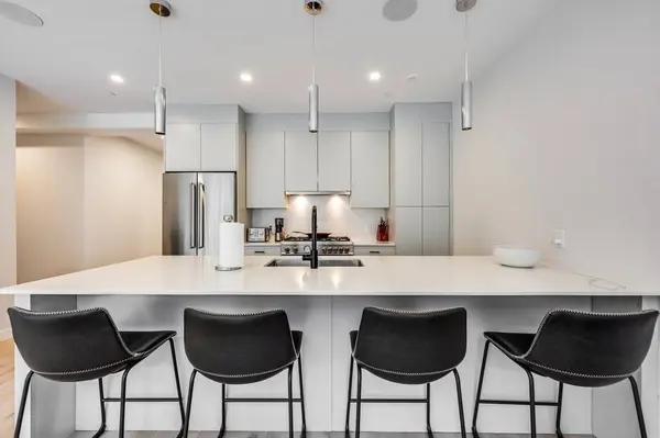 340 W 2nd St #3, Boston, MA 02127
